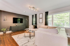 Chic College Park Cottage about 2 Mi to Main Street!